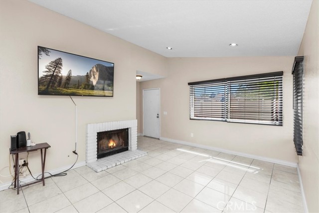 Detail Gallery Image 5 of 17 For 24155 Aylesbury Dr, Moreno Valley,  CA 92553 - 2 Beds | 2 Baths