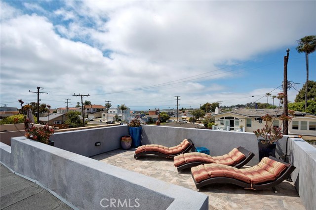 1124 8th Street, Hermosa Beach, California 90254, 5 Bedrooms Bedrooms, ,3 BathroomsBathrooms,Residential,Sold,8th,SB17101831