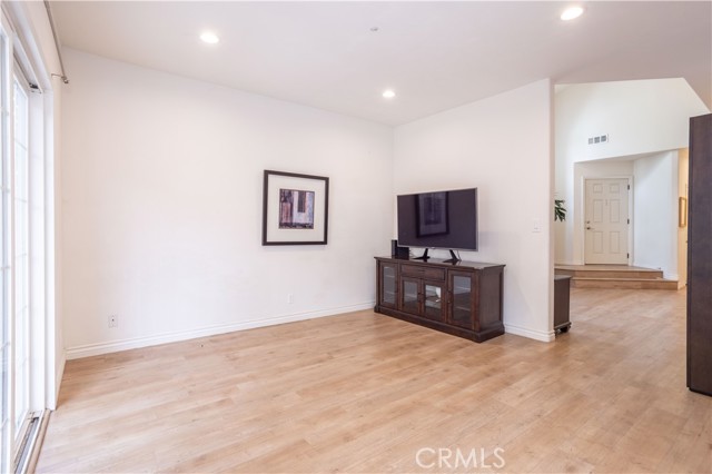 Detail Gallery Image 12 of 38 For 9146 Lemona Ave #103,  North Hills,  CA 91343 - 3 Beds | 2/1 Baths