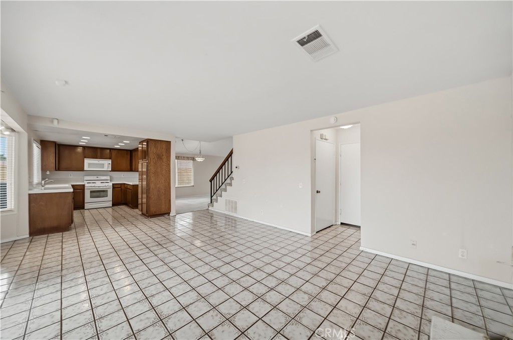 https://media.crmls.org/medias/afc90a6b-85af-4f5e-a623-995d8174a763.jpg?preset=X-Large
