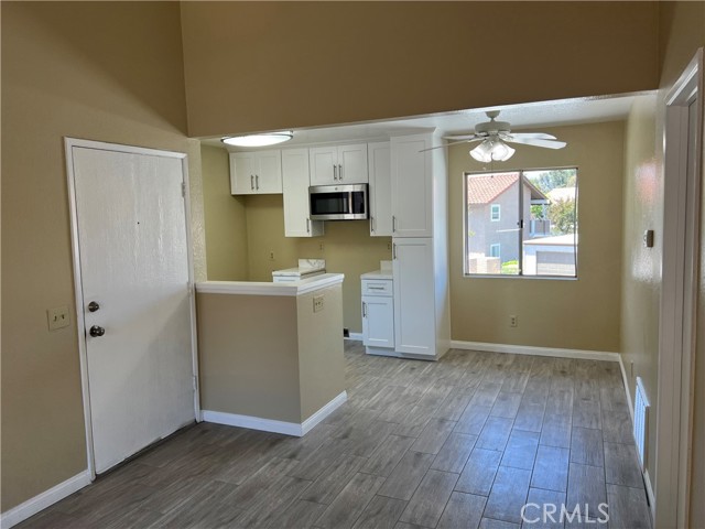 Detail Gallery Image 4 of 19 For 3663 Country Oaks #D,  Ontario,  CA 91761 - 1 Beds | 1 Baths