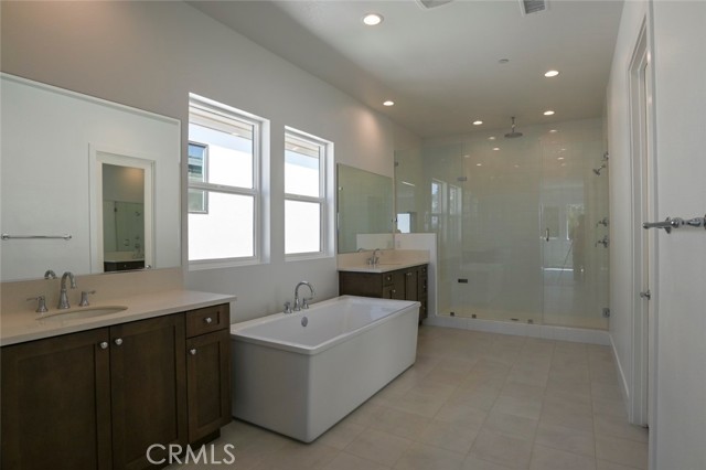 Detail Gallery Image 24 of 65 For 20552 Edgewood Ct, Chatsworth,  CA 91311 - 5 Beds | 5/1 Baths