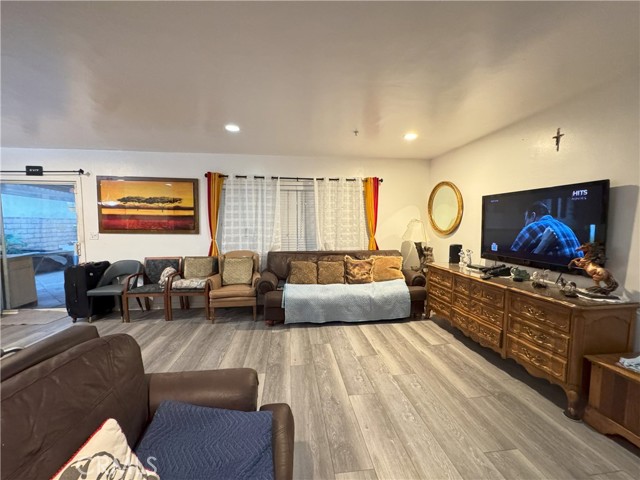 Detail Gallery Image 2 of 16 For 10204 Gerald Ave, North Hills,  CA 91343 - – Beds | – Baths