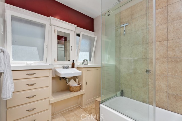 Detail Gallery Image 16 of 33 For 2820 E Colorado St, Long Beach,  CA 90814 - 2 Beds | 1 Baths
