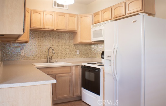 Detail Gallery Image 8 of 32 For 760 E Cottonwood Rd #4,  Palm Springs,  CA 92262 - 2 Beds | 2 Baths