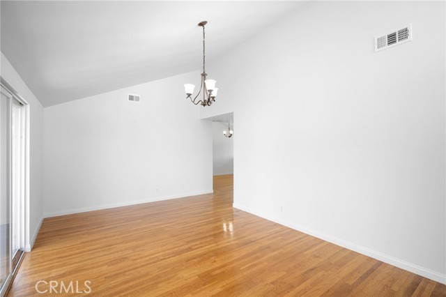 Detail Gallery Image 14 of 27 For 7948 De Soto, Canoga Park,  CA 91304 - 3 Beds | 3 Baths