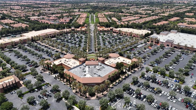 50 Winding Way, Irvine CA: https://media.crmls.org/medias/afcbb9cd-fac0-4dcf-9f7a-d241f2273178.jpg
