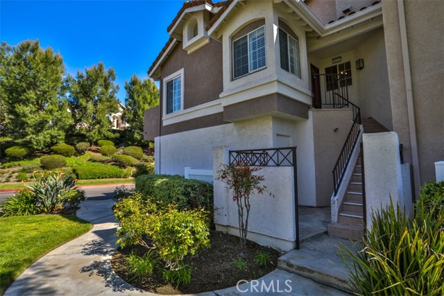 8025 E Sandstone Drive, Anaheim Hills CA: https://media.crmls.org/medias/afcc3512-8ea2-4332-b56f-18b5cb16e597.jpg