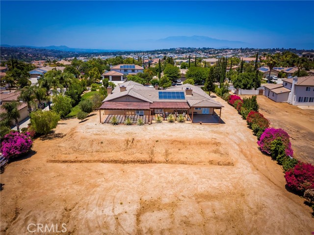 16767 Eagle Peak Road, Riverside CA: https://media.crmls.org/medias/afcc385f-ff3e-45bc-969b-281521a85854.jpg