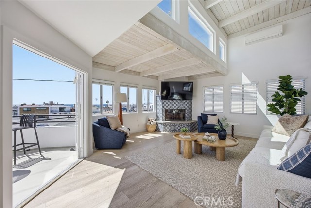 608 Palm Drive, Hermosa Beach, California 90254, 2 Bedrooms Bedrooms, ,2 BathroomsBathrooms,Residential,For Sale,Palm,SB26088243