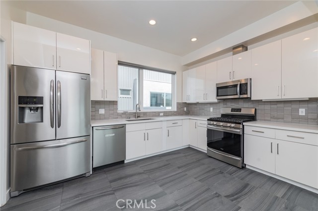 Detail Gallery Image 7 of 29 For 6016 W Beachwood Ln, Los Angeles,  CA 90038 - 3 Beds | 4 Baths