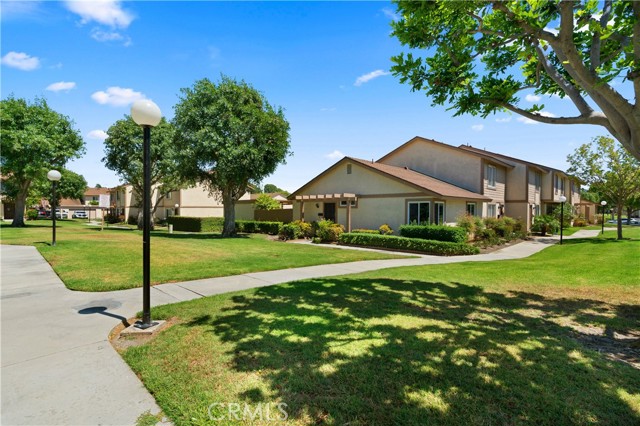 341 Carriage Drive, Santa Ana CA: https://media.crmls.org/medias/afcccf3d-f039-4133-9a61-93a14d646883.jpg