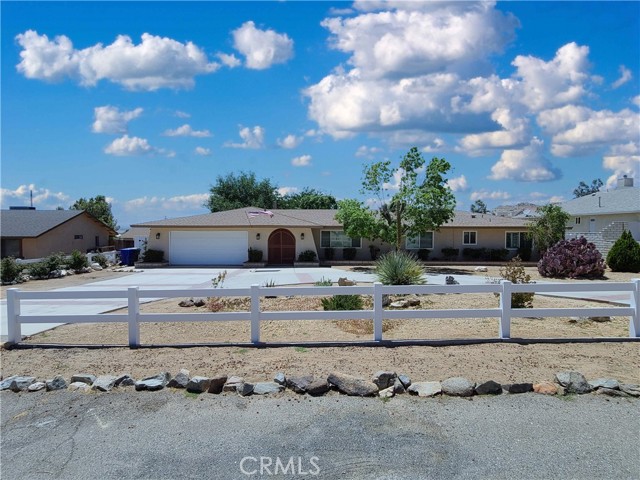 Detail Gallery Image 1 of 57 For 16450 Arcata Ln, Apple Valley,  CA 92307 - 4 Beds | 2 Baths