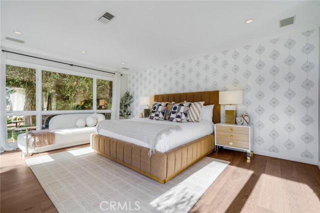 Detail Gallery Image 11 of 30 For 360 Diamond St, Laguna Beach,  CA 92651 - 4 Beds | 3 Baths