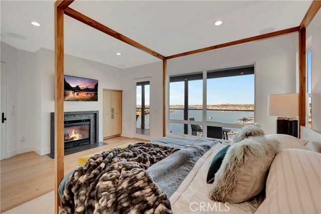 221 Carnation Avenue, Corona del Mar CA: https://media.crmls.org/medias/afcdf763-ad35-48bb-a975-d3f470051fab.jpg