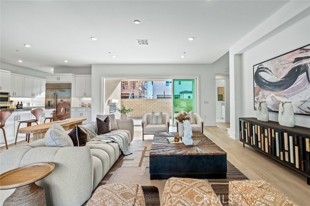 Detail Gallery Image 2 of 40 For 209 Junco, Irvine,  CA 92618 - 5 Beds | 4/1 Baths