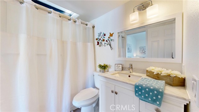 4257 E Ocean Boulevard, Long Beach CA: https://media.crmls.org/medias/afcf3cb7-4cc0-4852-8588-db0d8fa7fca7.jpg