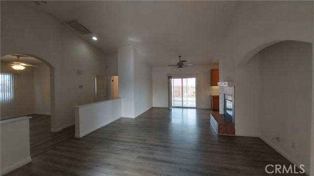 Detail Gallery Image 7 of 26 For 16132 Dunning Way, Victorville,  CA 92395 - 4 Beds | 2 Baths