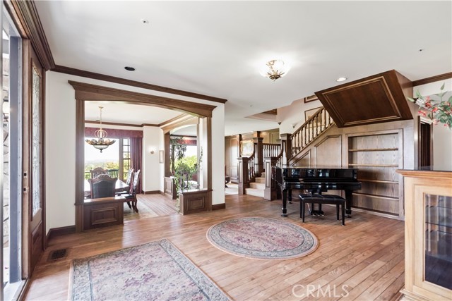 Detail Gallery Image 7 of 75 For 7008 Hawarden Dr, Riverside,  CA 92506 - 6 Beds | 5/1 Baths
