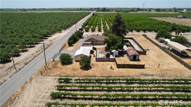 1492 W Sumner Avenue, Fresno CA: https://media.crmls.org/medias/afd0139f-3635-419e-8ed9-578043217e69.jpg