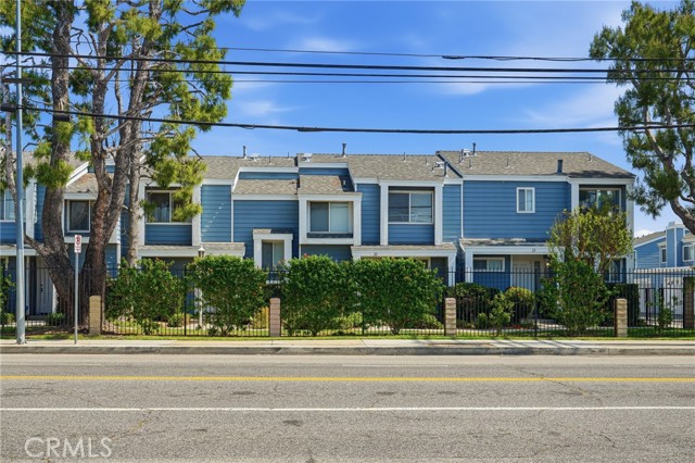 Detail Gallery Image 31 of 37 For 15735 Nordhoff St #11,  North Hills,  CA 91343 - 3 Beds | 3 Baths