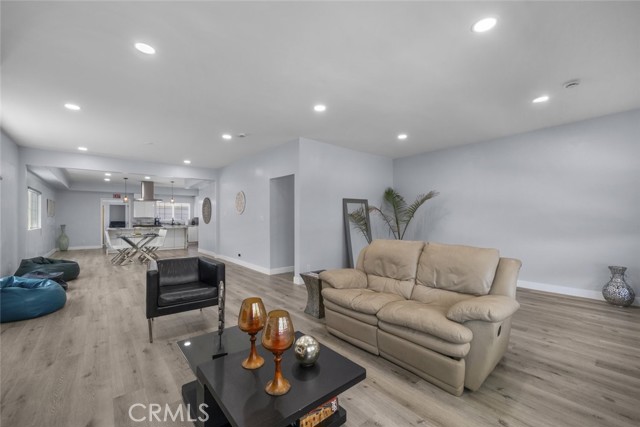 1727 N Kenmore Avenue, Los Angeles CA: https://media.crmls.org/medias/afd2abbc-fc4e-4367-9bc9-adf90956bee3.jpg