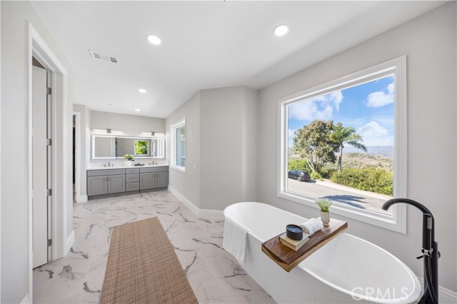 Detail Gallery Image 22 of 40 For 857 Avenida Acapulco, San Clemente,  CA 92672 - 5 Beds | 5/1 Baths