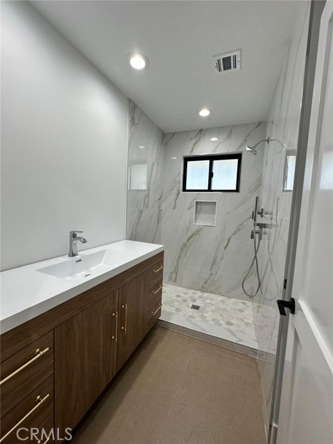 Detail Gallery Image 27 of 30 For 3007 3009 S Hobart, Los Angeles,  CA 90018 - 5 Beds | 4 Baths