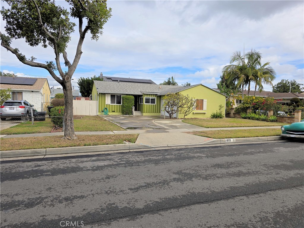 613 W Baker Avenue