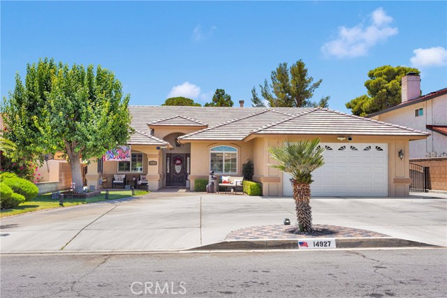 Detail Gallery Image 1 of 48 For 14927 Tournament Dr, Helendale,  CA 92342 - 3 Beds | 2 Baths