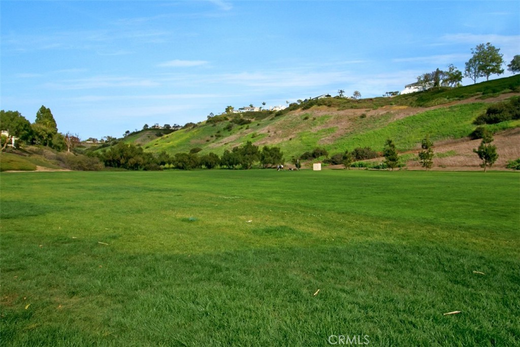https://media.crmls.org/medias/afd4f9ae-2379-4894-ac40-c5013fce6fd4.jpg?preset=X-Large