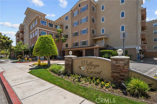 Detail Gallery Image 1 of 28 For 21345 Hawthorne Bld #111,  Torrance,  CA 90503 - 2 Beds | 2 Baths
