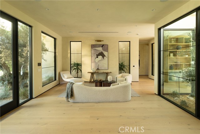 Detail Gallery Image 14 of 36 For 23340 Collins, Woodland Hills,  CA 91367 - 4 Beds | 4/1 Baths