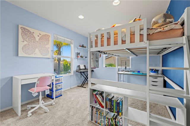 28238 Alton Way, Castaic CA: https://media.crmls.org/medias/afd591c6-2235-407e-8edc-be9cdcefba68.jpg