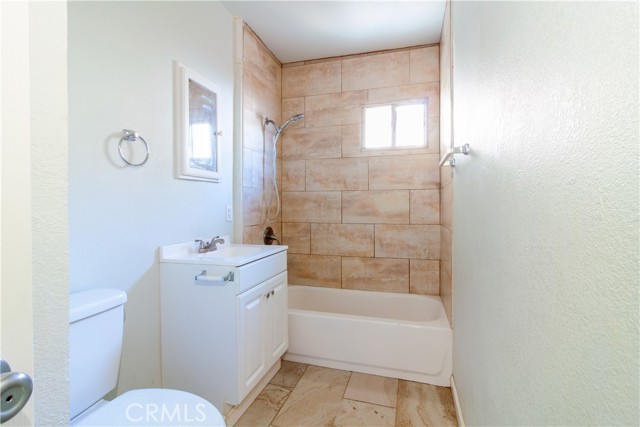 44655 Fig Avenue, Lancaster CA: https://media.crmls.org/medias/afd5de2f-7d5f-4e97-b950-01beb0d6d214.jpg