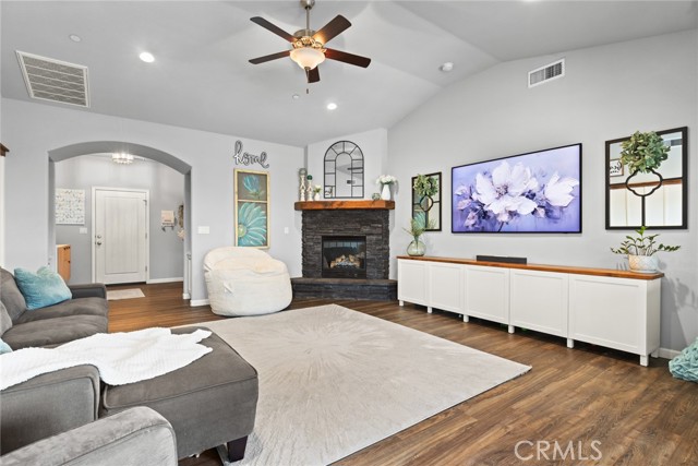 Detail Gallery Image 4 of 34 For 3465 Shaker Ln, Chico,  CA 95973 - 3 Beds | 2 Baths