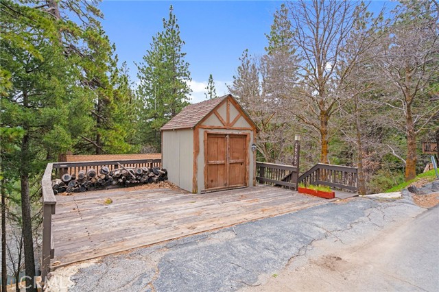 Detail Gallery Image 3 of 33 For 26565 Thunderbird Drive, Lake Arrowhead,  CA 92352 - 2 Beds | 1/1 Baths