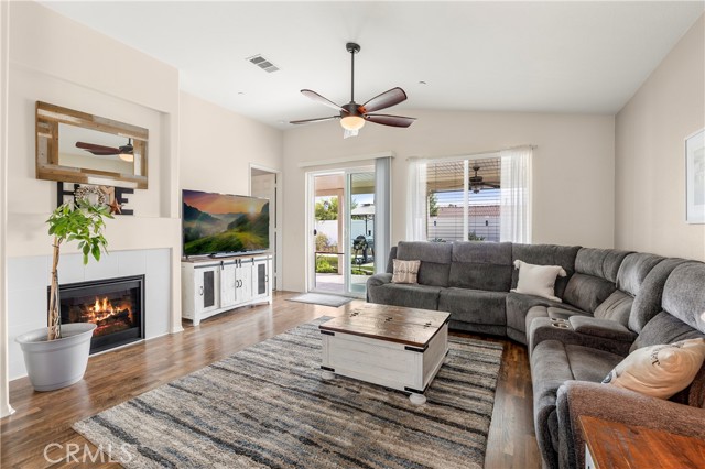 30294 Coralium Way, Menifee CA: https://media.crmls.org/medias/afd65f24-4538-44d5-8f5a-0314ec01c719.jpg