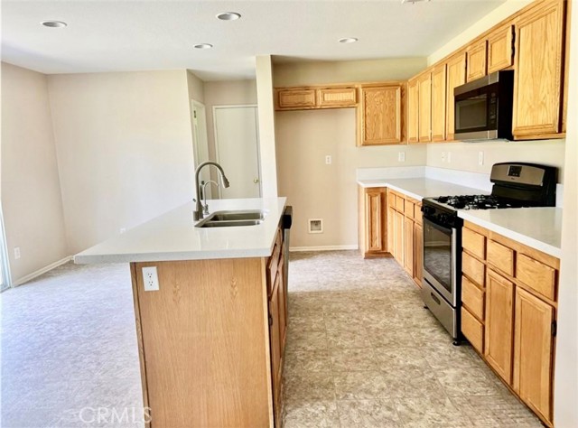 Detail Gallery Image 7 of 32 For 32040 Poppy Way, Lake Elsinore,  CA 92532 - 4 Beds | 2/1 Baths