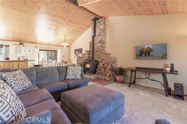 Detail Gallery Image 6 of 63 For 366 Mason Ln, Big Bear City,  CA 92314 - 5 Beds | 4/1 Baths