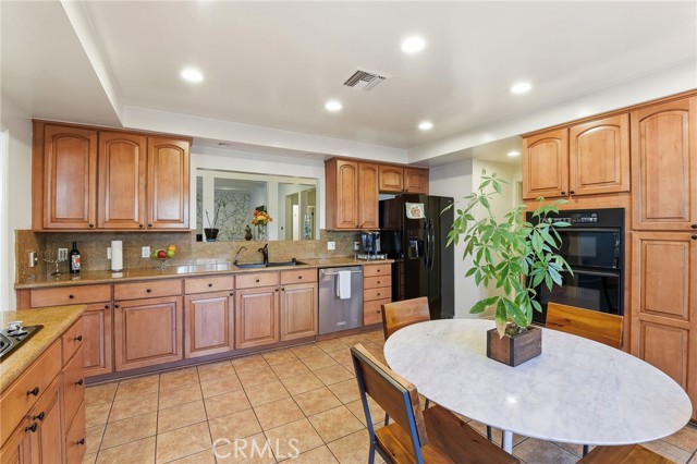 15936 Valley Wood Road, Sherman Oaks CA: https://media.crmls.org/medias/afd8e0c4-f96b-463e-99c4-1b14be7242f4.jpg