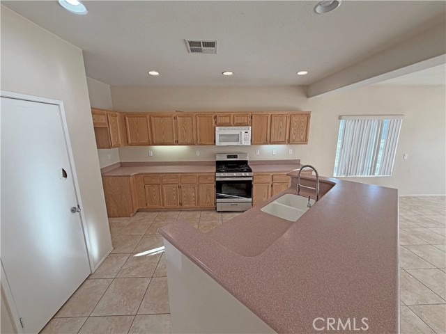 Detail Gallery Image 6 of 49 For 1079 Lyons Ct, Banning,  CA 92220 - 4 Beds | 3 Baths