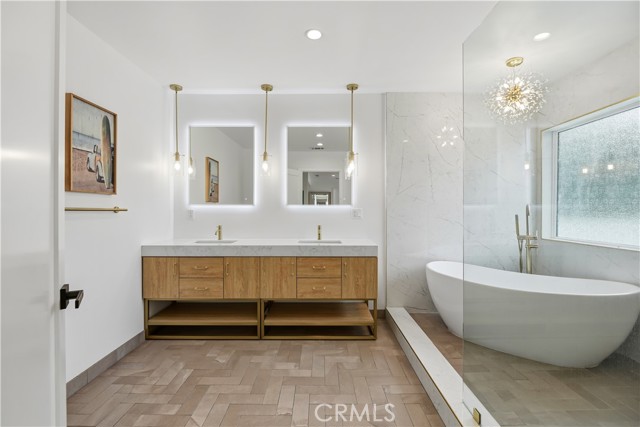 Detail Gallery Image 14 of 36 For 22637 Erwin St, Woodland Hills,  CA 91367 - 6 Beds | 5/1 Baths