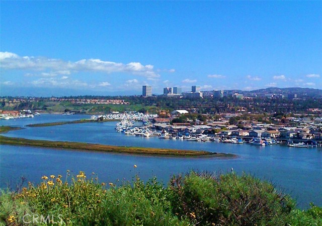 Detail Gallery Image 4 of 41 For 118 Yorktown, Newport Beach,  CA 92660 - 3 Beds | 2 Baths