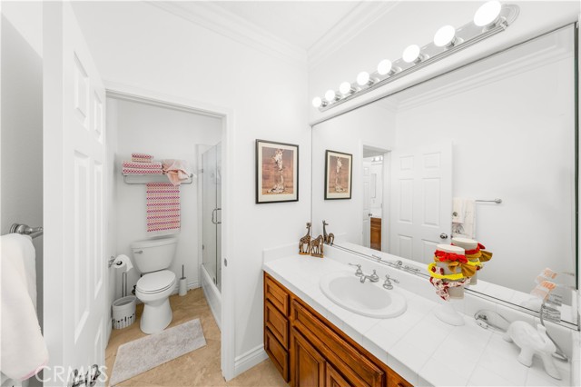 1040 S Summer Breeze Lane, Anaheim CA: https://media.crmls.org/medias/afdd7d67-24e1-42b4-b962-53060b2662df.jpg