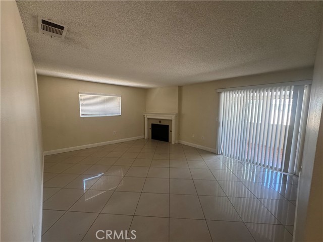 873 Kristin Lane, Hemet CA: https://media.crmls.org/medias/afde4e31-f5fa-4a15-9b76-095525568678.jpg