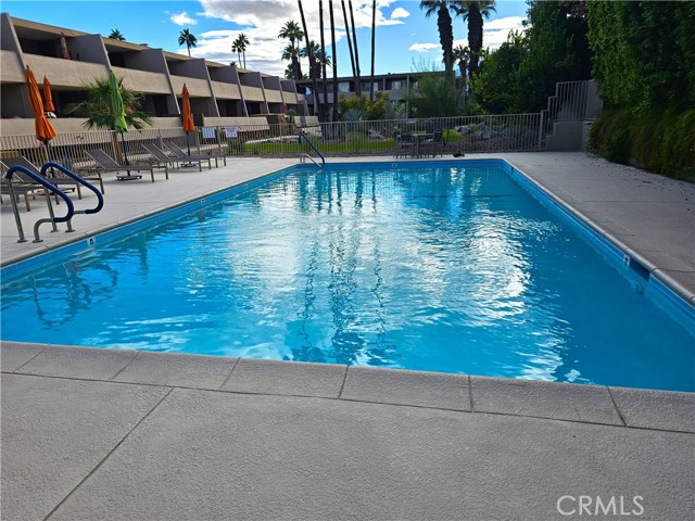 Detail Gallery Image 8 of 38 For 197 W via Lola #17,  Palm Springs,  CA 92262 - 2 Beds | 2 Baths