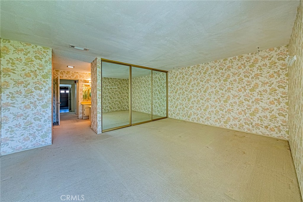 https://media.crmls.org/medias/afe05cc1-c909-4d74-b464-9a6e218aaf72.jpg?preset=X-Large