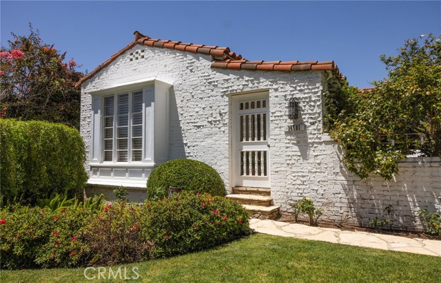 Detail Gallery Image 1 of 45 For 10781 Lindbrook Dr, Los Angeles,  CA 90024 - 4 Beds | 3/1 Baths