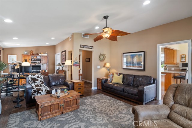 Detail Gallery Image 8 of 33 For 23714 Alliene Ave, Torrance,  CA 90501 - 4 Beds | 2 Baths